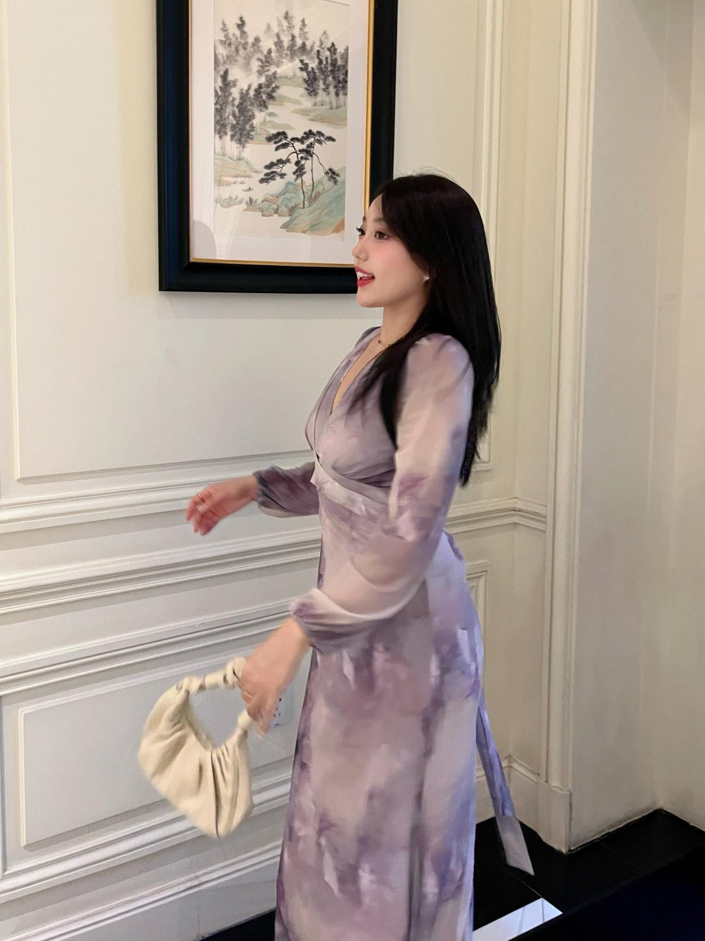 Beautifully Finished Dress in a Timeless Design