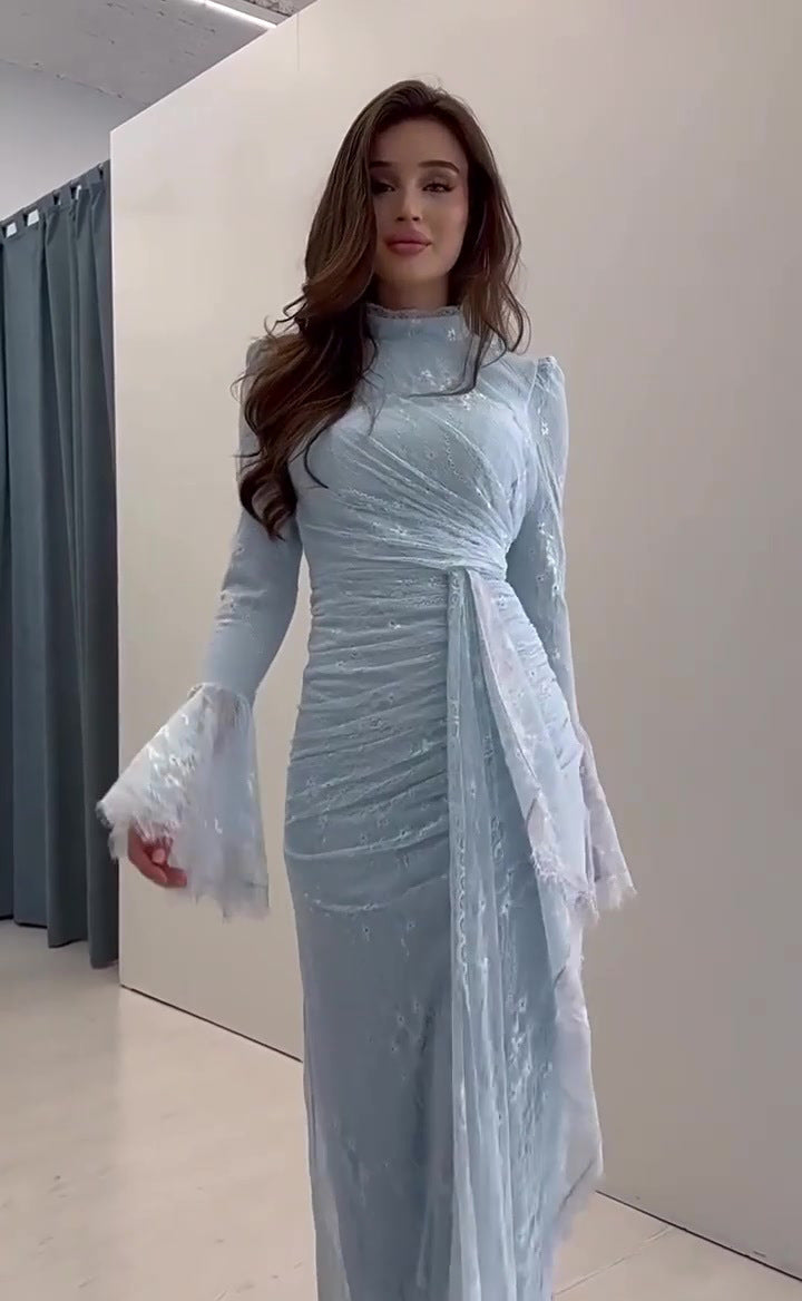 Beautifully Finished Dress in a Timeless Design