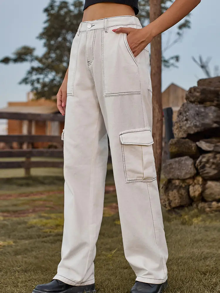 Effortlessly Elegant Pants with a Timeless Design