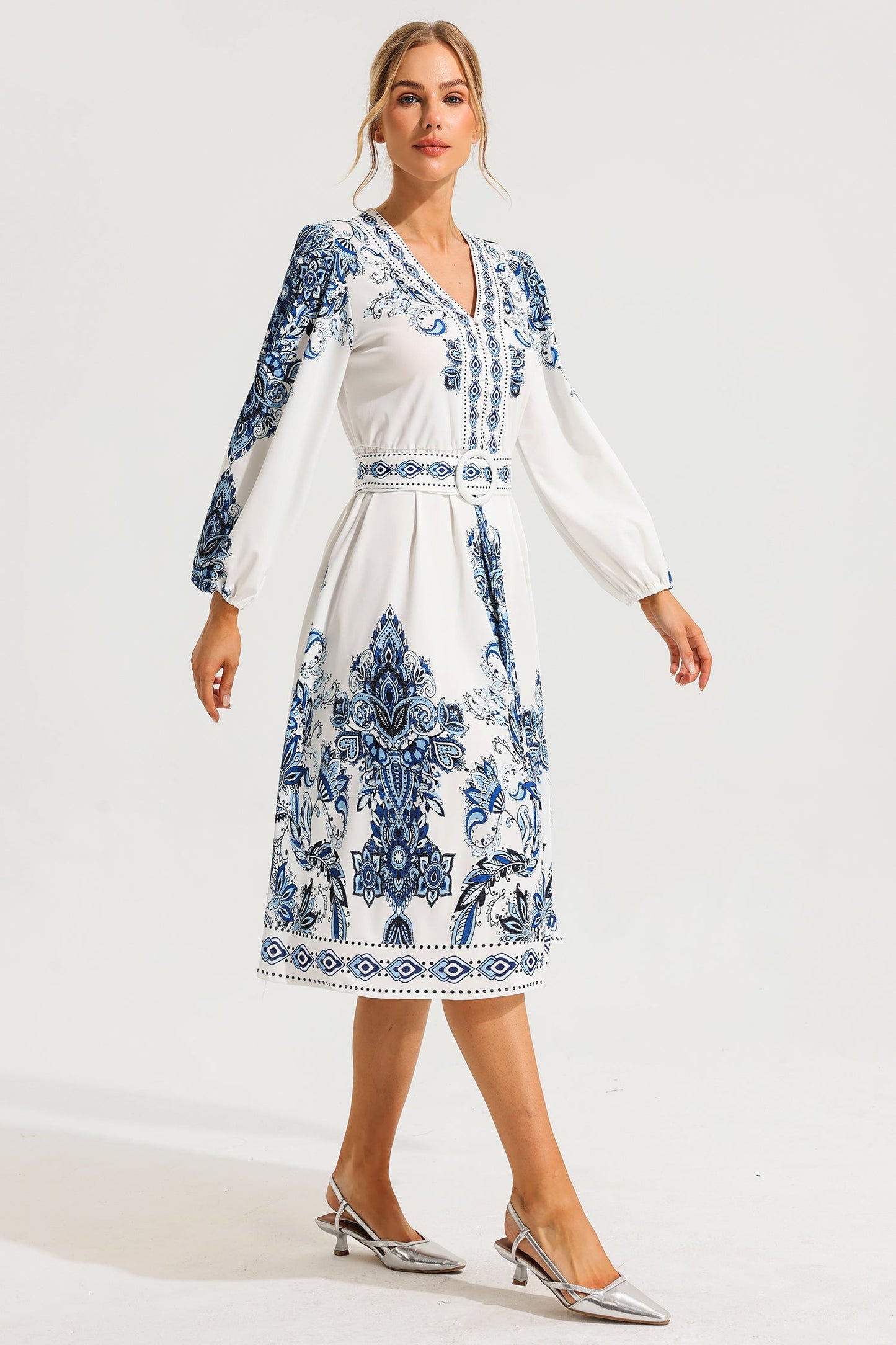 Classic Vintage Dress with a Flattering Fit