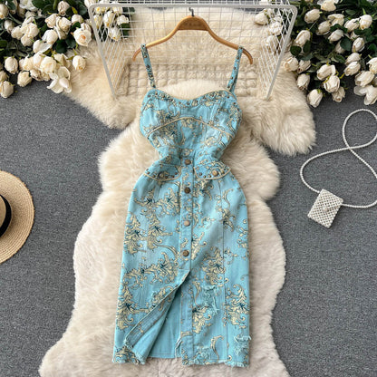 Beautifully Finished Dress in a Timeless Design