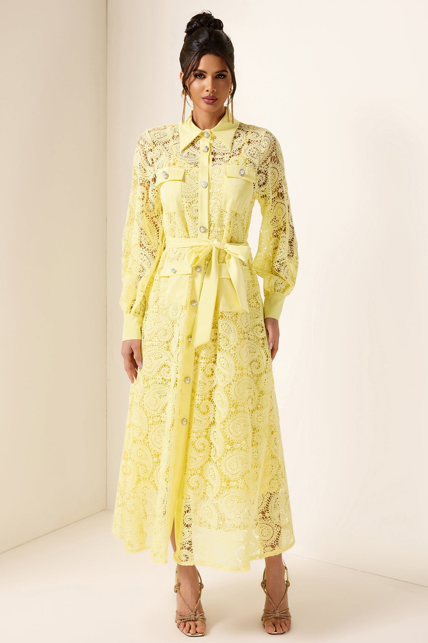 Effortlessly Elegant Dress with a Timeless Design