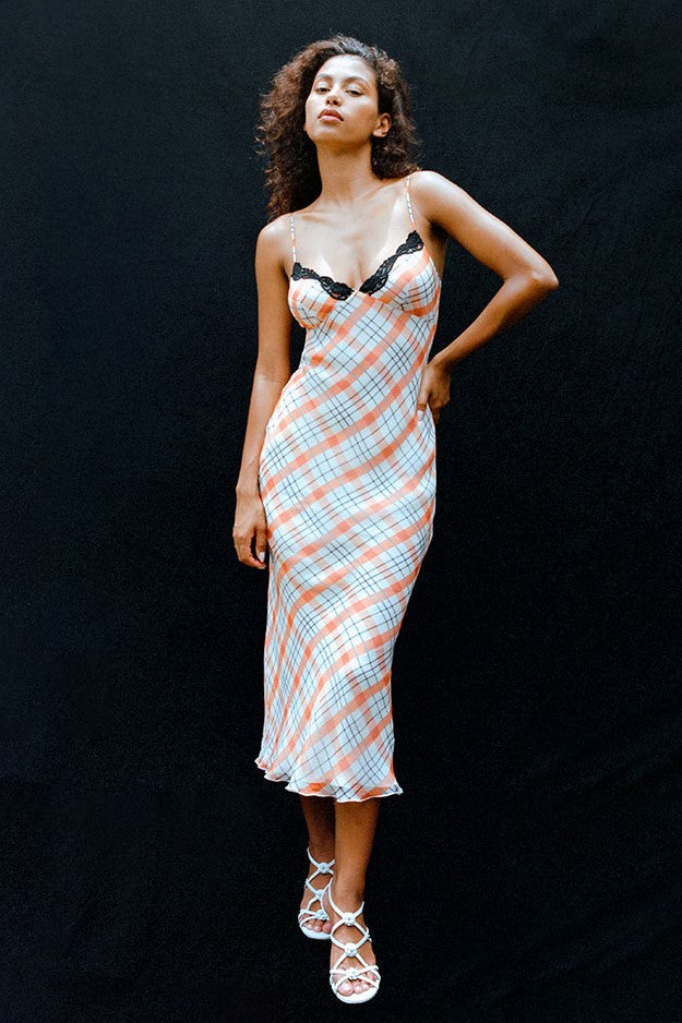 Well Tailored Dress with a Graceful Silhouette