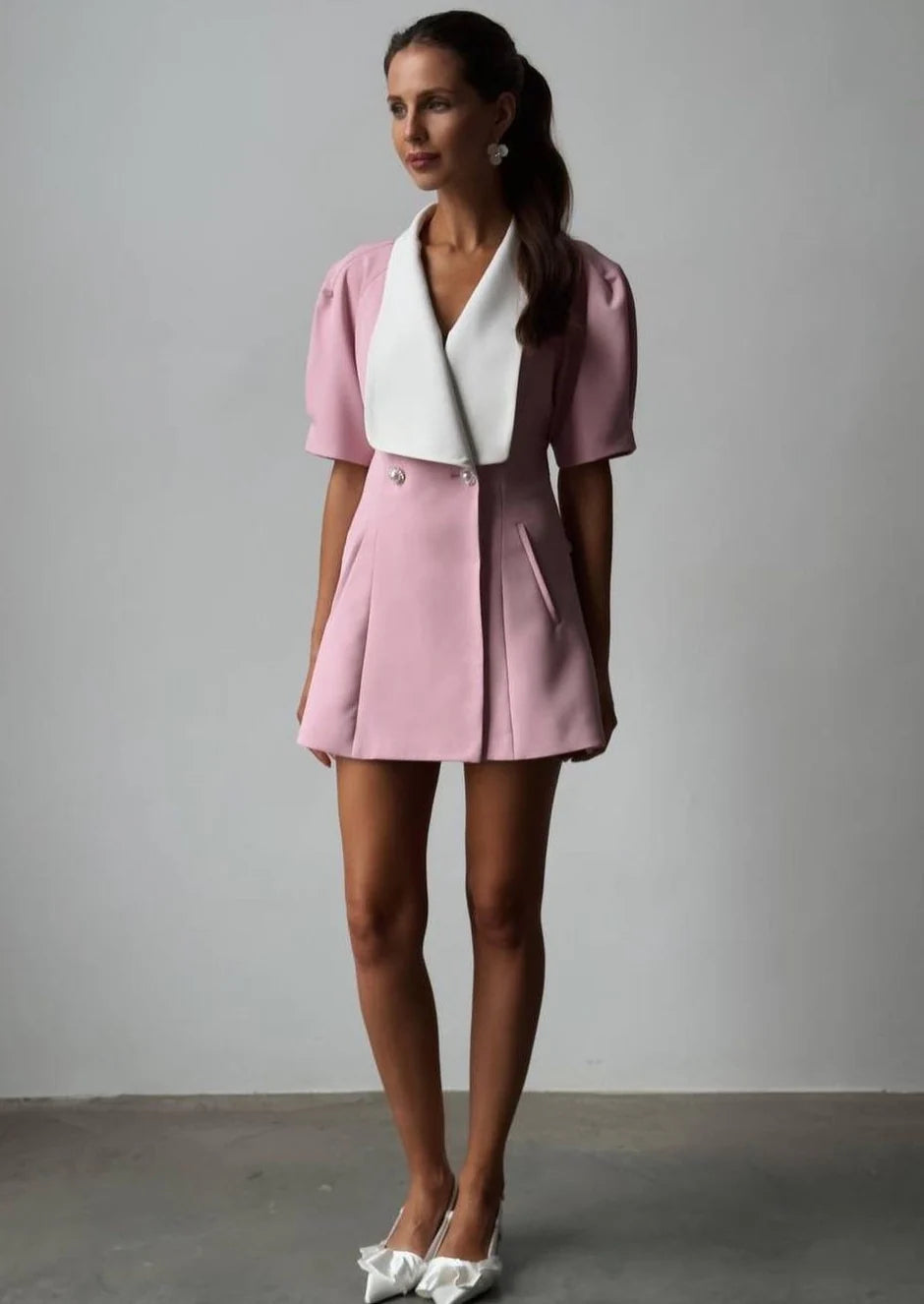 Effortlessly Elegant Dress with a Timeless Design