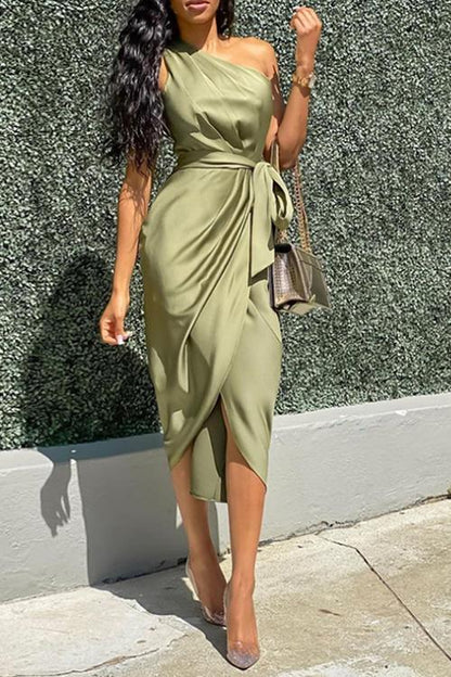 Sophisticated Dress with a Clean Classic Look