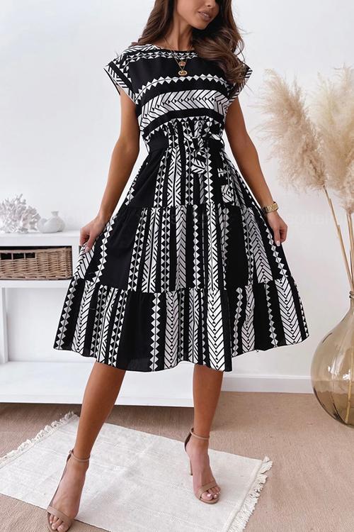 Well Tailored Dress with a Graceful Silhouette