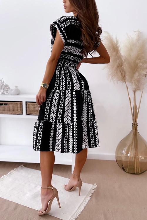 Well Tailored Dress with a Graceful Silhouette
