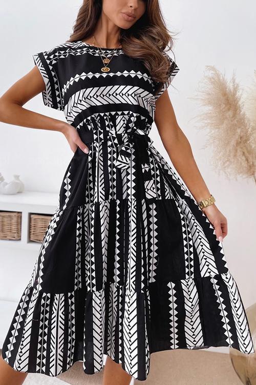 Well Tailored Dress with a Graceful Silhouette