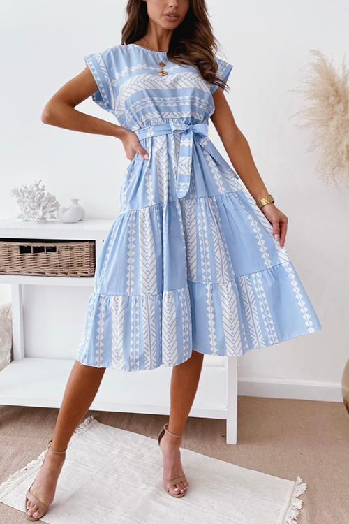 Well Tailored Dress with a Graceful Silhouette