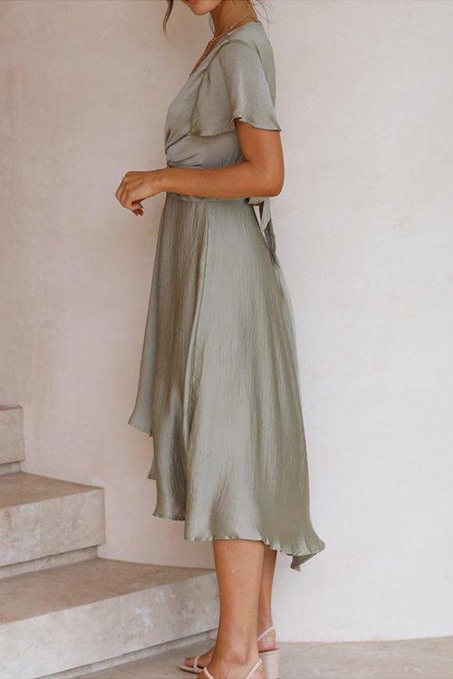 Sophisticated Dress with a Clean Classic Look
