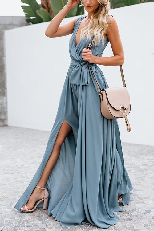 Effortlessly Elegant Dress with a Timeless Design