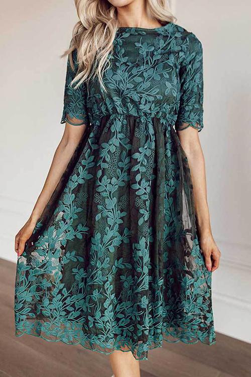 Classic Vintage Dress with a Flattering Fit