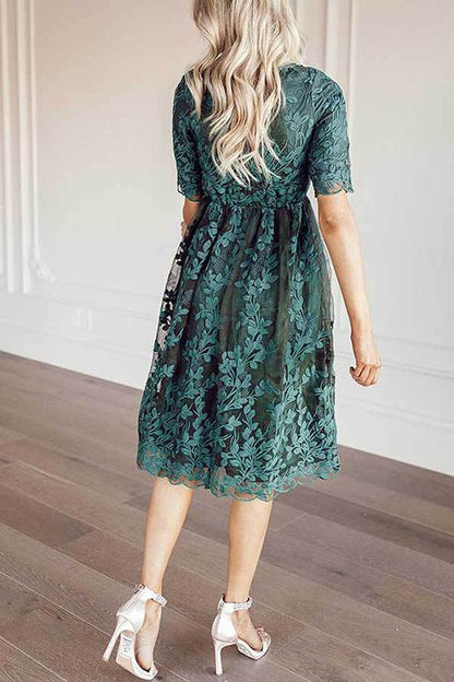 Classic Vintage Dress with a Flattering Fit