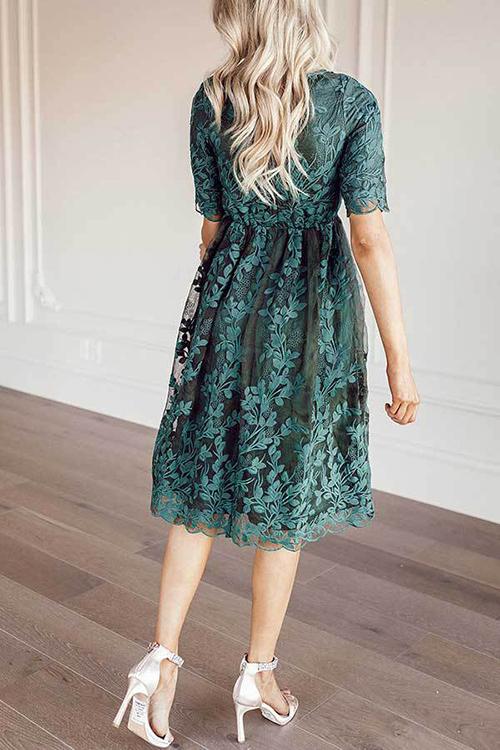 Classic Vintage Dress with a Flattering Fit