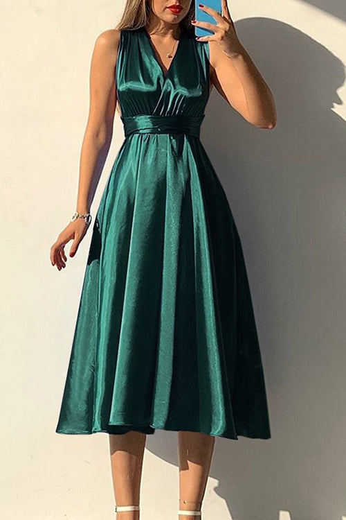 Well Tailored Dress with a Graceful Silhouette