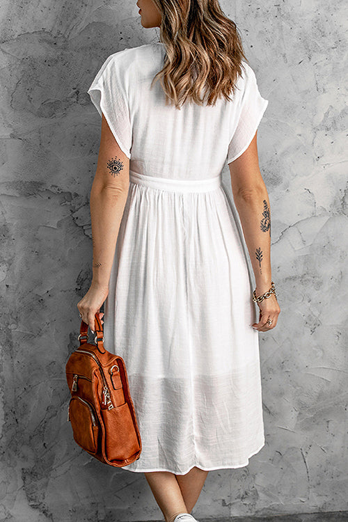 Effortlessly Elegant Dress with a Timeless Design