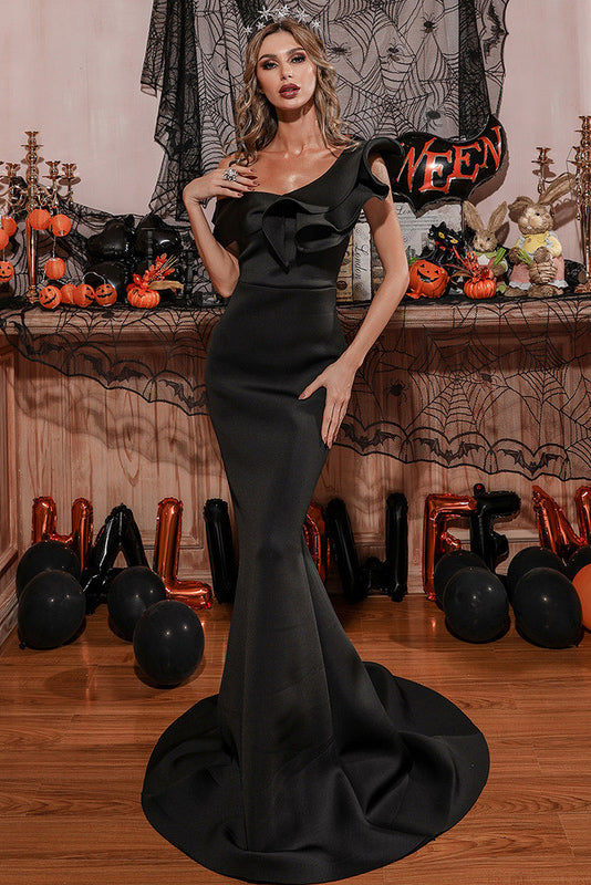 Beautifully Finished Dress in a Timeless Design