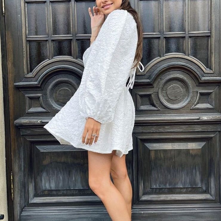 Effortlessly Elegant Dress with a Timeless Design