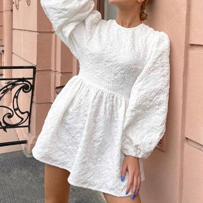 Effortlessly Elegant Dress with a Timeless Design