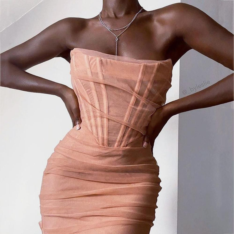 Beautifully Finished Dress in a Timeless Design