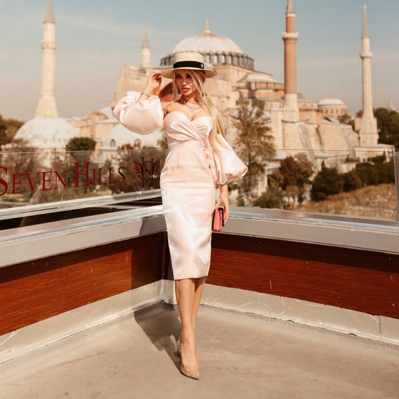 Classic Vintage Dress with a Flattering Fit