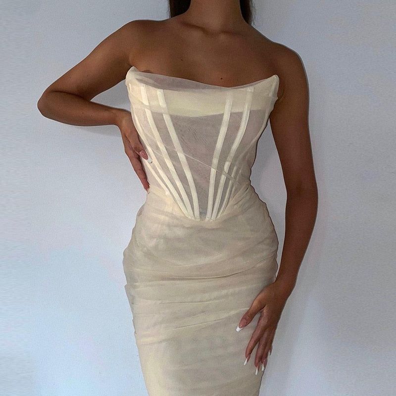 Beautifully Finished Dress in a Timeless Design