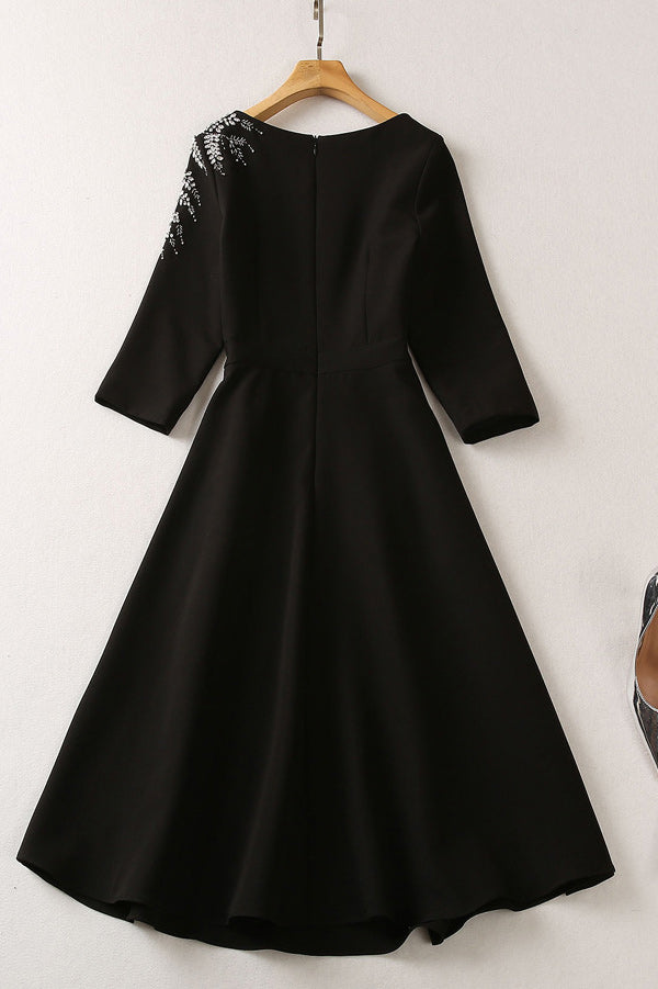 Effortlessly Elegant Dress with a Timeless Design