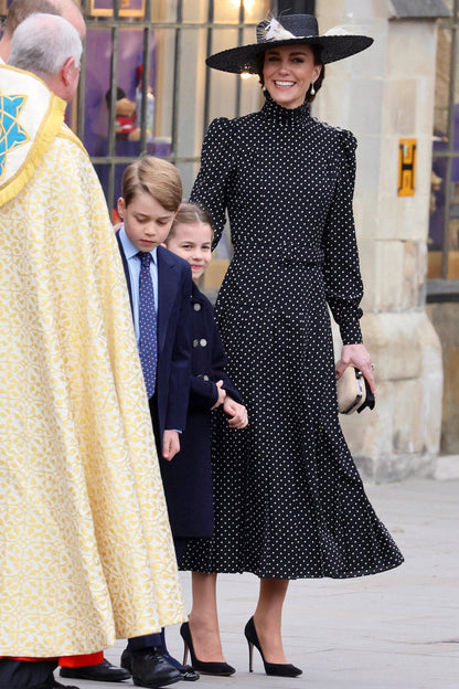 Well Tailored Dress with a Graceful Silhouette