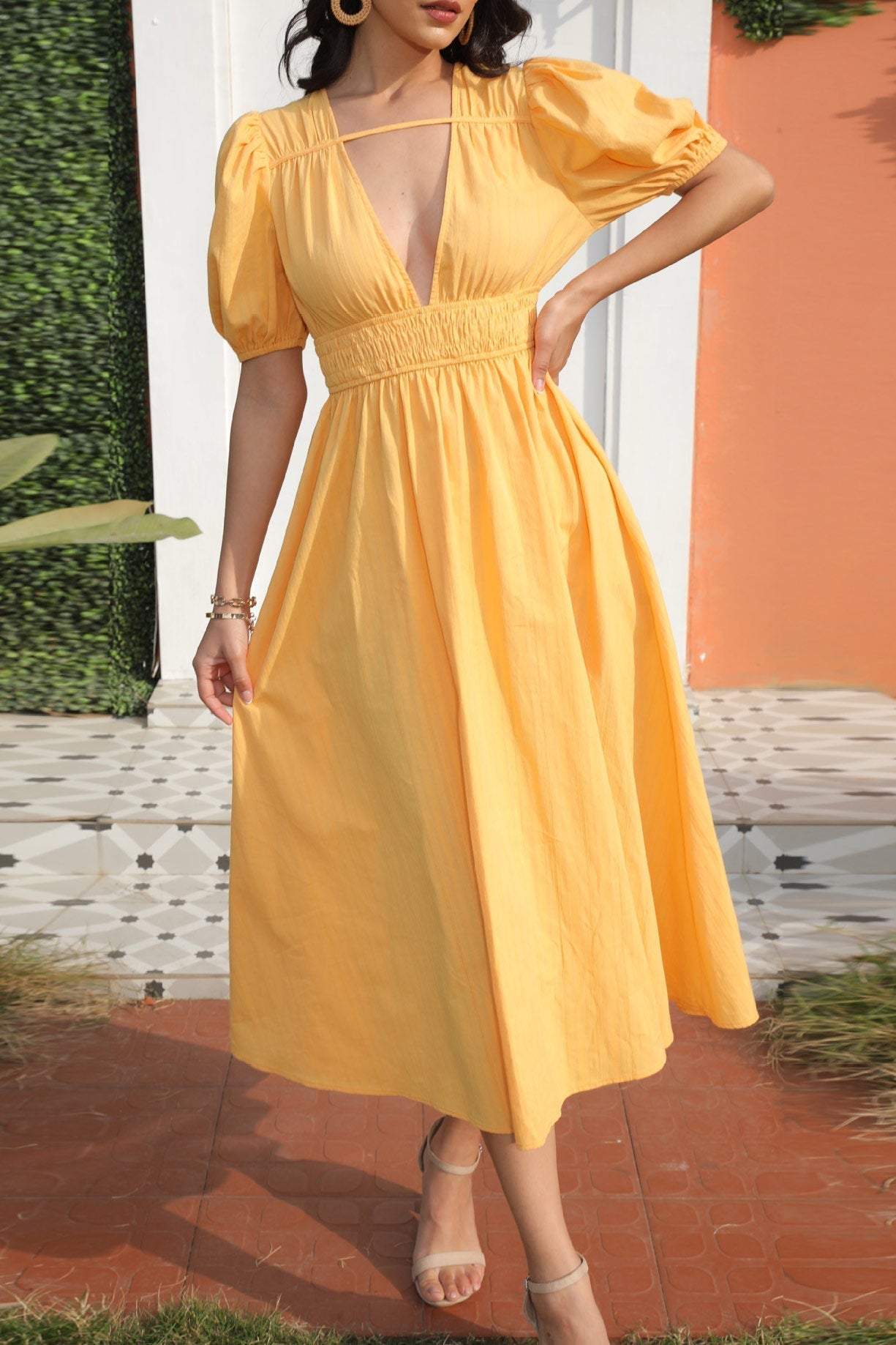 Beautifully Finished Dress in a Timeless Design