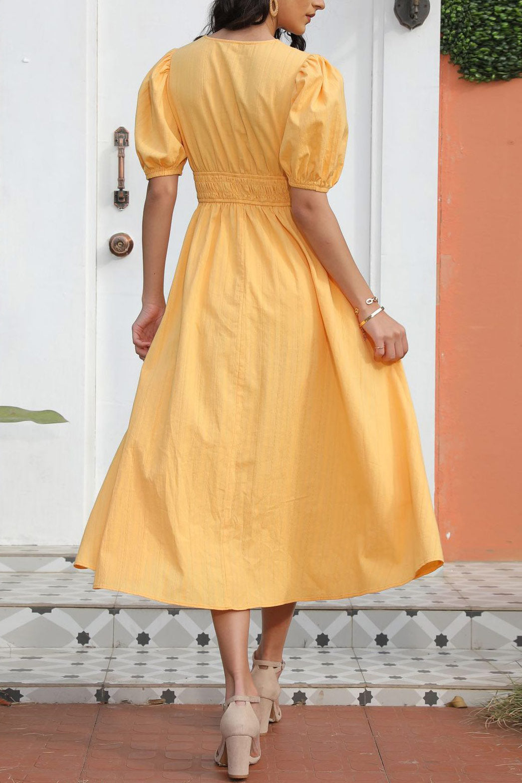 Beautifully Finished Dress in a Timeless Design