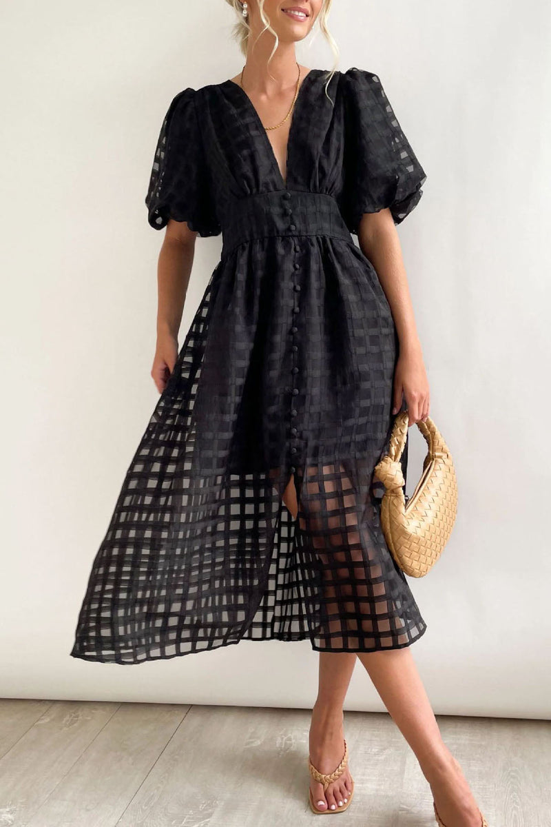 Well Tailored Dress with a Graceful Silhouette