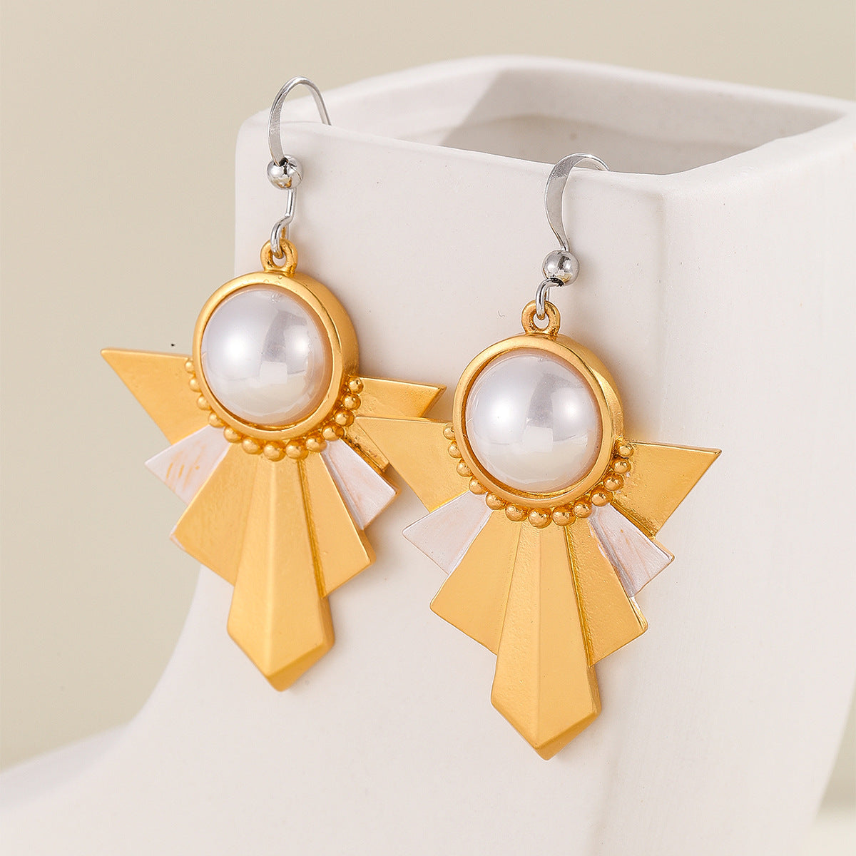 Classic Pearl Earring with Timeless Appeal