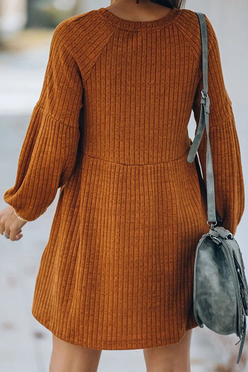 Effortlessly Elegant Dress with a Timeless Design