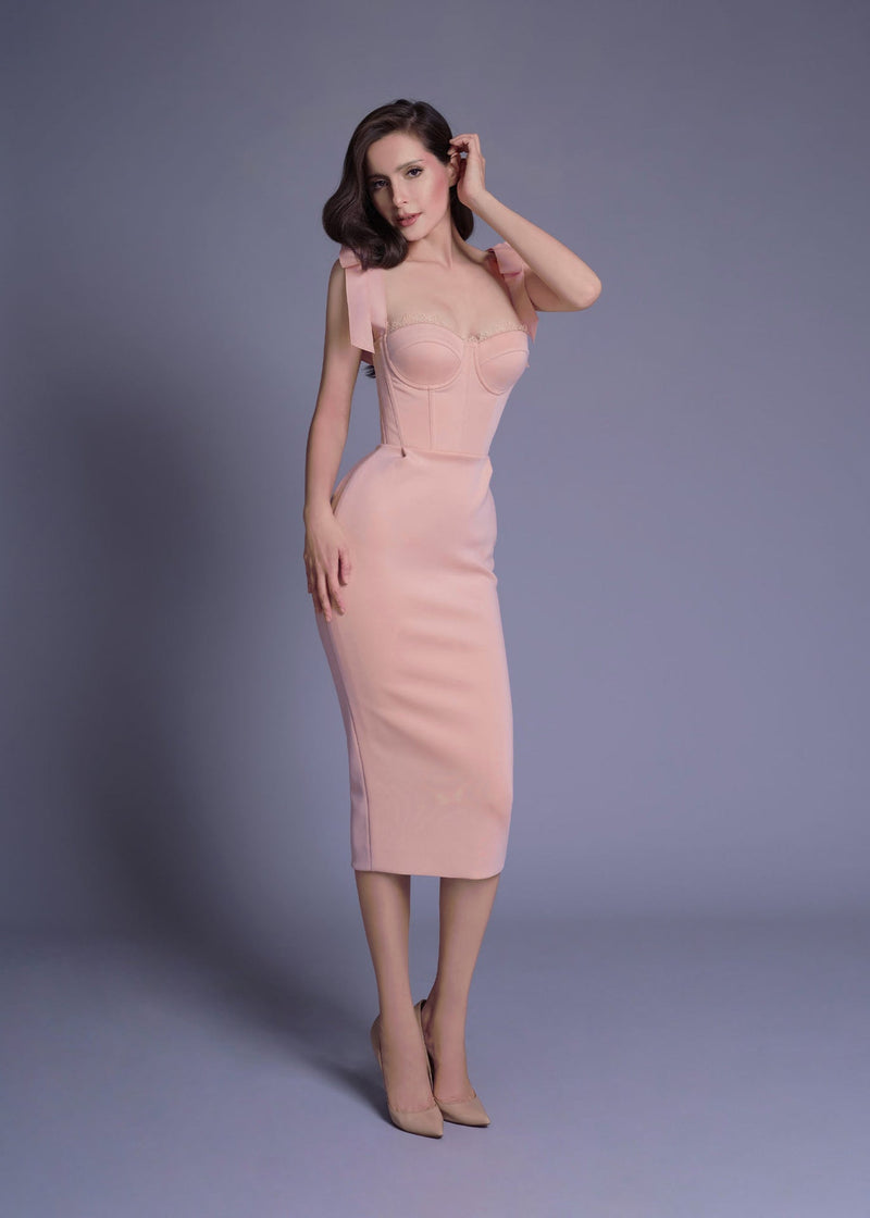 Effortlessly Elegant Dress with a Timeless Design
