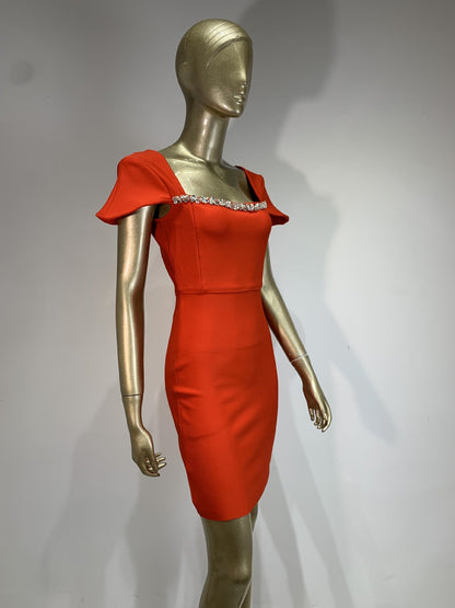 Well Tailored Dress with a Graceful Silhouette