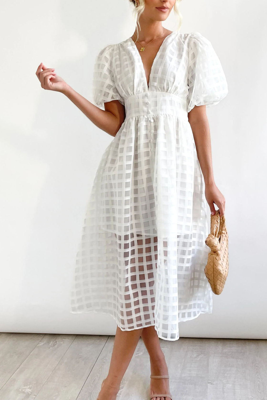 Well Tailored Dress with a Graceful Silhouette