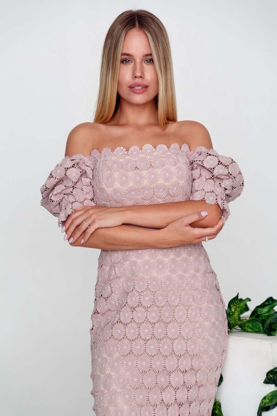 Beautifully Finished Dress in a Timeless Design
