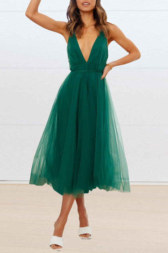 Beautifully Finished Dress in a Timeless Design