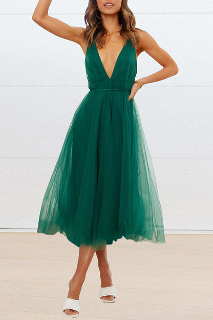 Beautifully Finished Dress in a Timeless Design