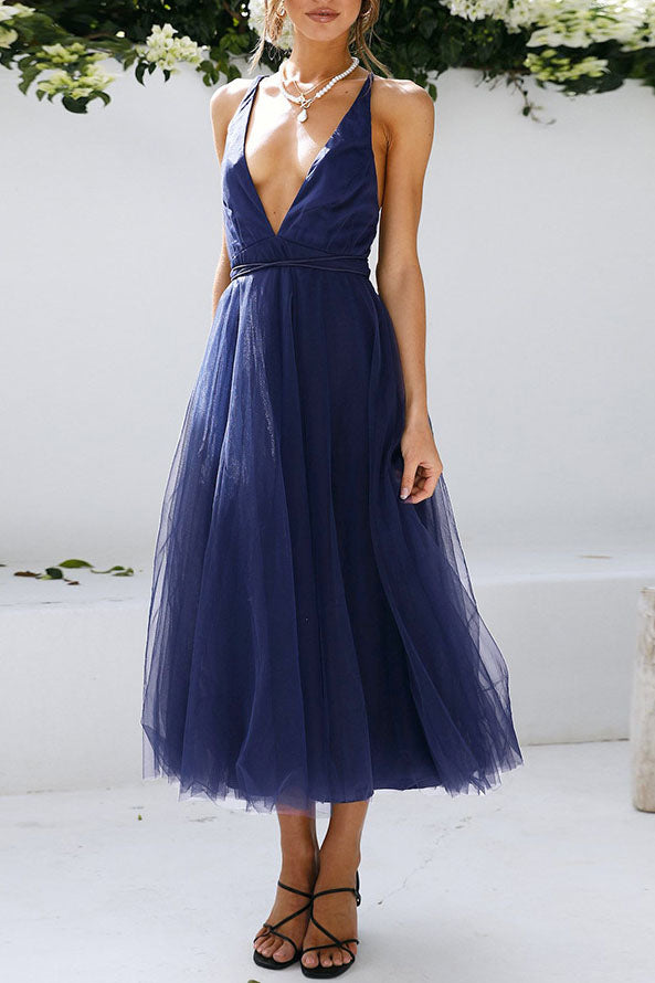 Beautifully Finished Dress in a Timeless Design