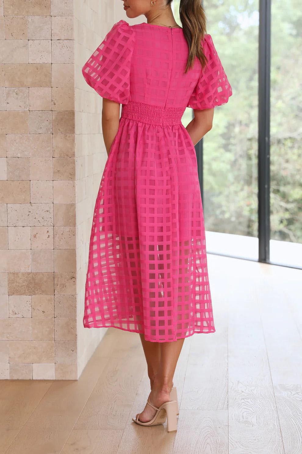 Well Tailored Dress with a Graceful Silhouette