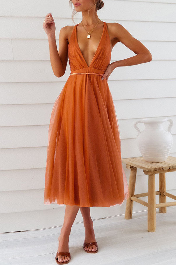 Beautifully Finished Dress in a Timeless Design
