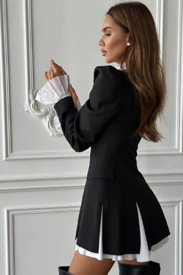 Effortlessly Elegant Dress with a Timeless Design