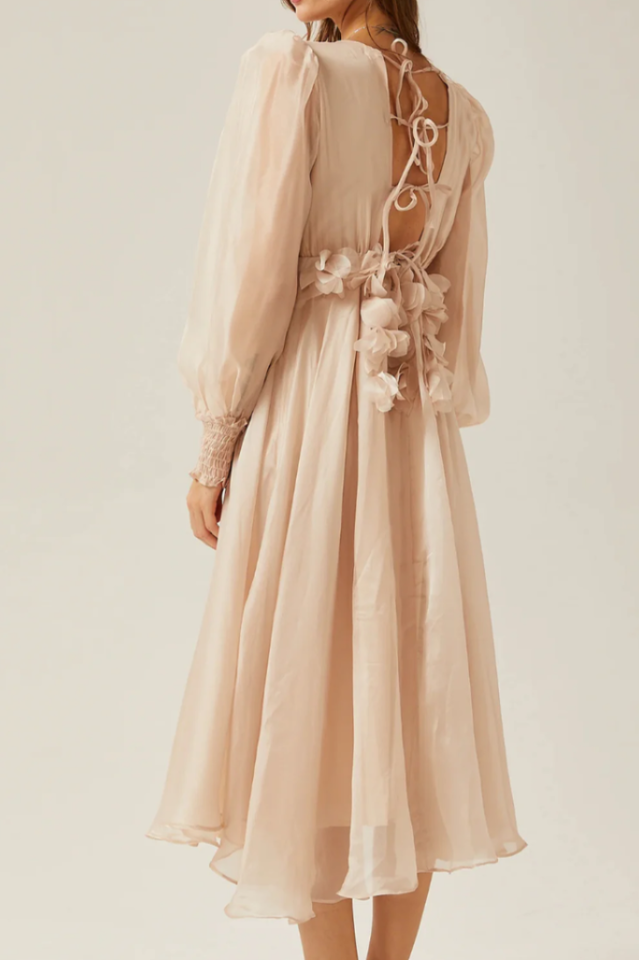 Classic Vintage Dress with a Flattering Fit