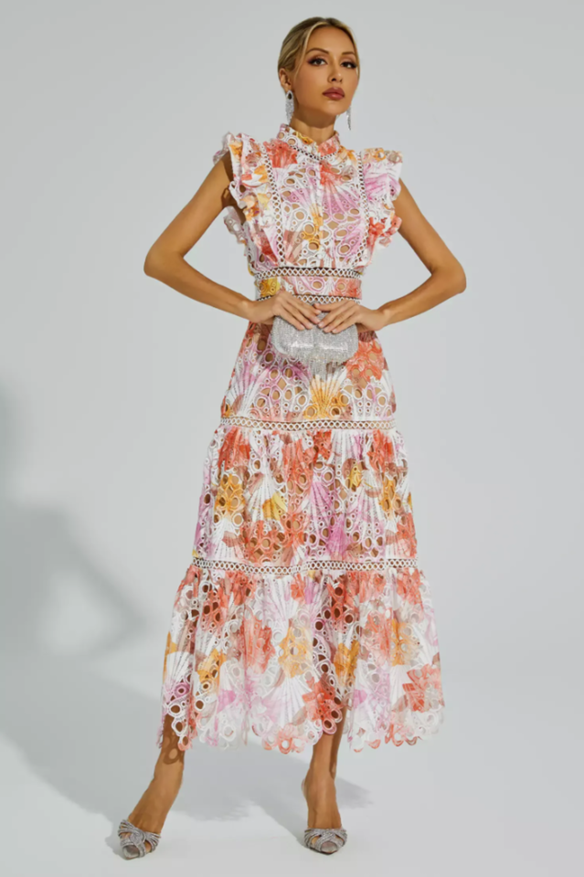 Effortlessly Elegant Dress with a Timeless Design