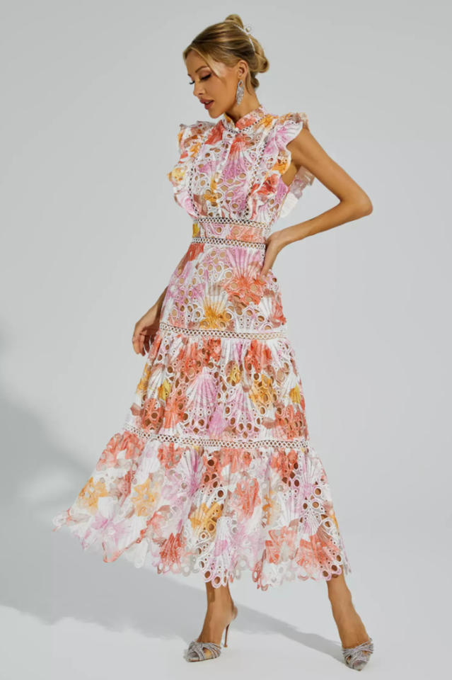 Effortlessly Elegant Dress with a Timeless Design
