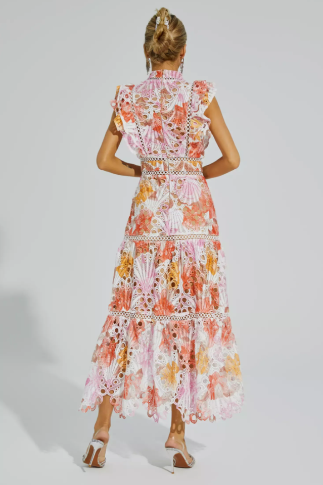 Effortlessly Elegant Dress with a Timeless Design