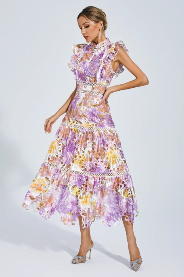 Effortlessly Elegant Dress with a Timeless Design