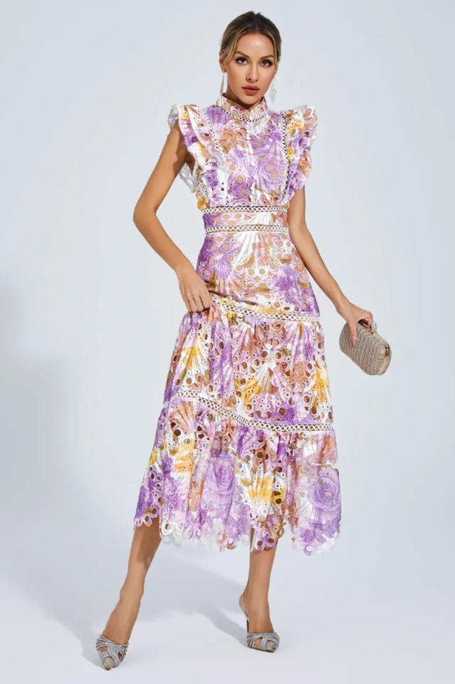 Effortlessly Elegant Dress with a Timeless Design