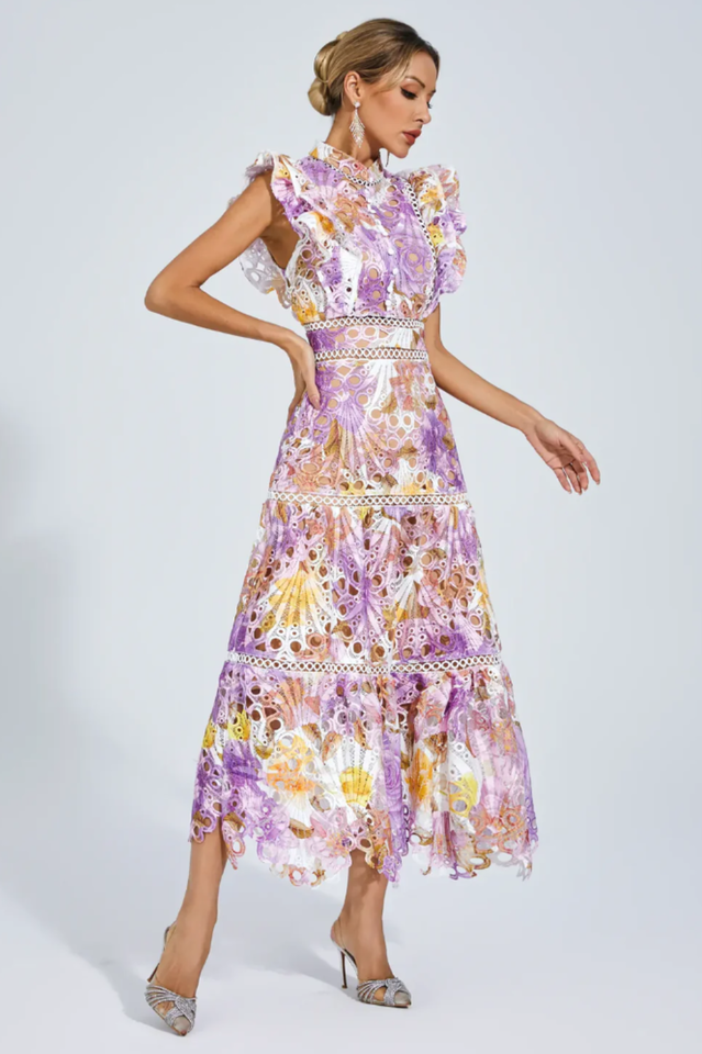 Effortlessly Elegant Dress with a Timeless Design